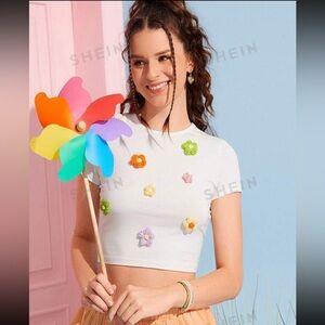 Knit flower graphic crop top